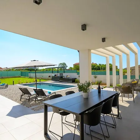 Seafront Splendor - High-End Villa Retreat In Durres * Durrës