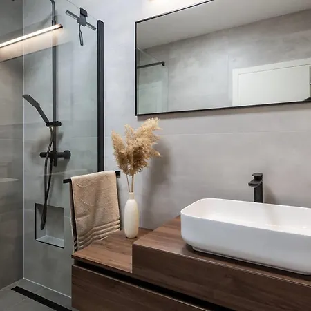 Villa Seafront Splendor - High-End Villa Retreat In Durres