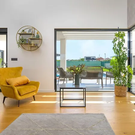Seafront Splendor - High-End Villa Retreat In Durres Villa Durrës