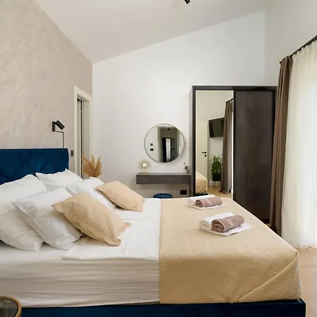 Seafront Splendor - High-End Villa Retreat In Durres دراس