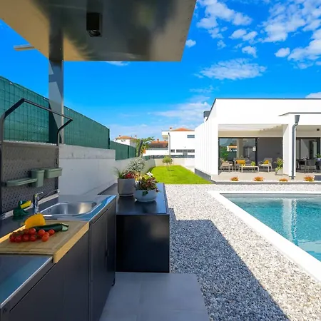 فيلة Seafront Splendor - High-End Villa Retreat In Durres