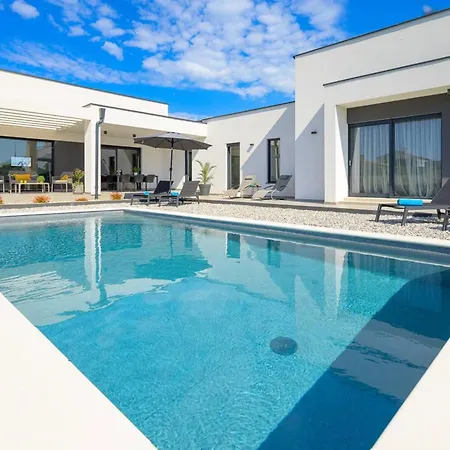 Seafront Splendor - High-End Villa Retreat In Durres فيلة دراس
