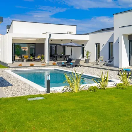 فيلة Seafront Splendor - High-End Villa Retreat In Durres دراس