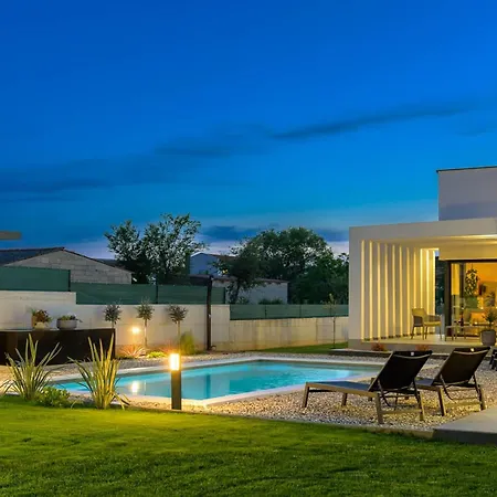 فيلة Seafront Splendor - High-End Villa Retreat In Durres دراس