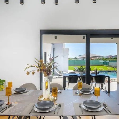 Villa Seafront Splendor - High-End Villa Retreat In Durres Durrës