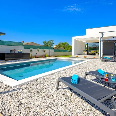 Seafront Splendor - High-End Villa Retreat In Durres Villa *